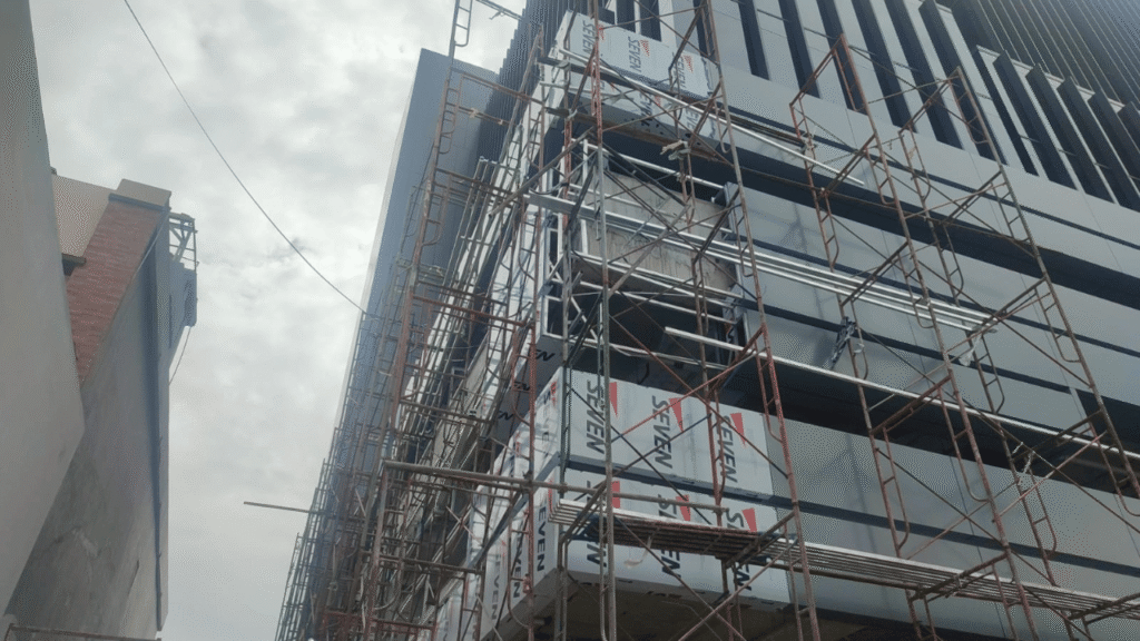 Cara Menghitung Kebutuhan ACP untuk Proyek Bangunan